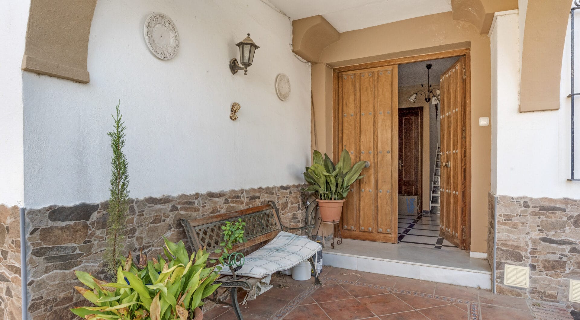 Large 6 Bedroom Villa with Sea and Mountain Views in Estepona