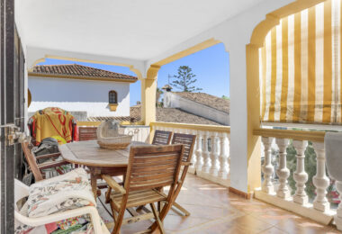 Large 6 Bedroom Villa with Sea and Mountain Views in Estepona