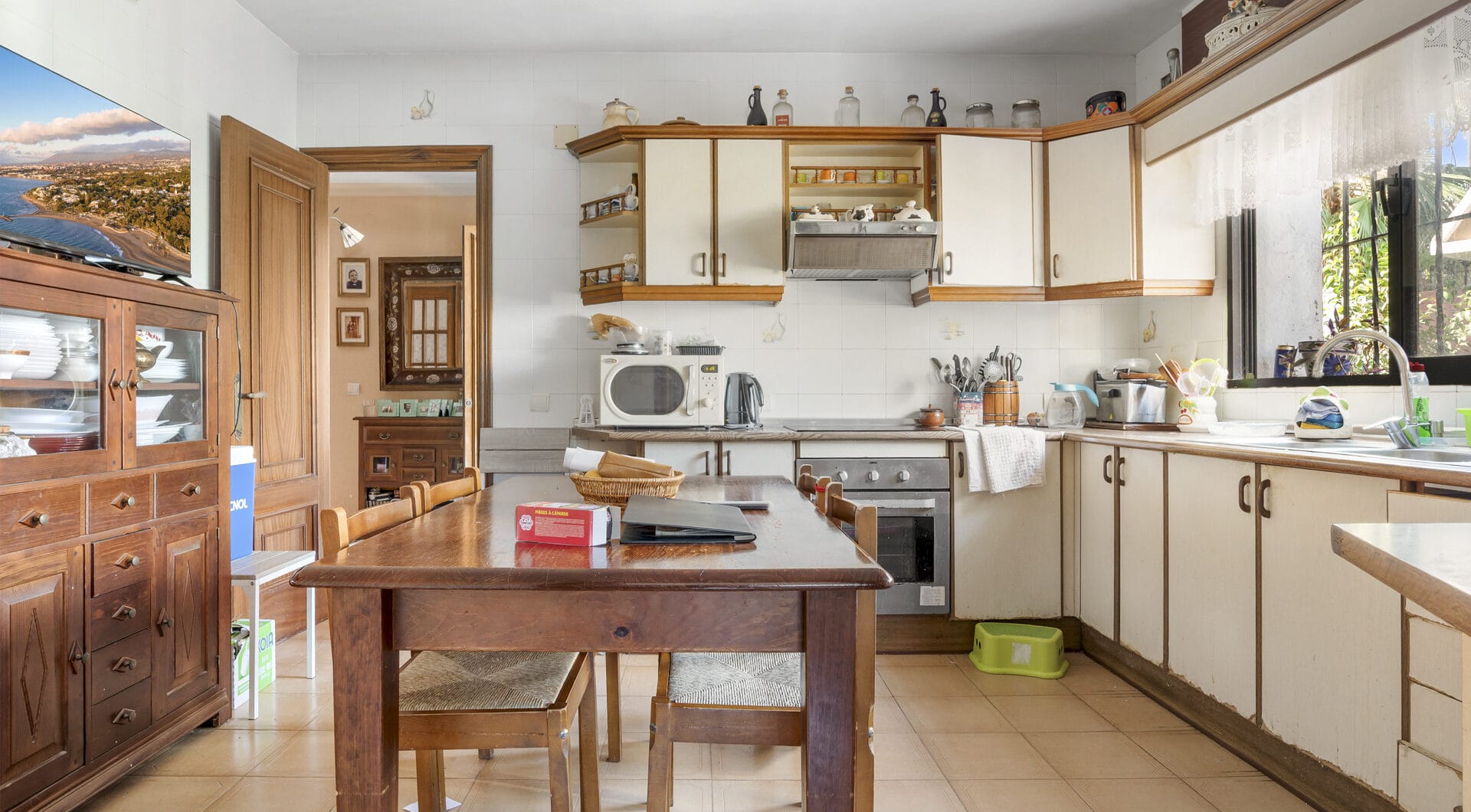 Large 6 Bedroom Villa with Sea and Mountain Views in Estepona