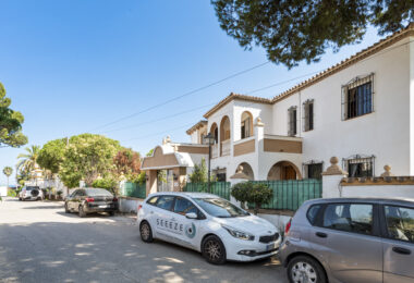 Large 6 Bedroom Villa with Sea and Mountain Views in Estepona