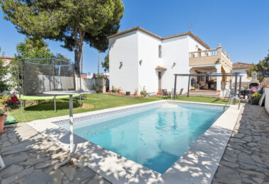 Large 6 Bedroom Villa with Sea and Mountain Views in Estepona