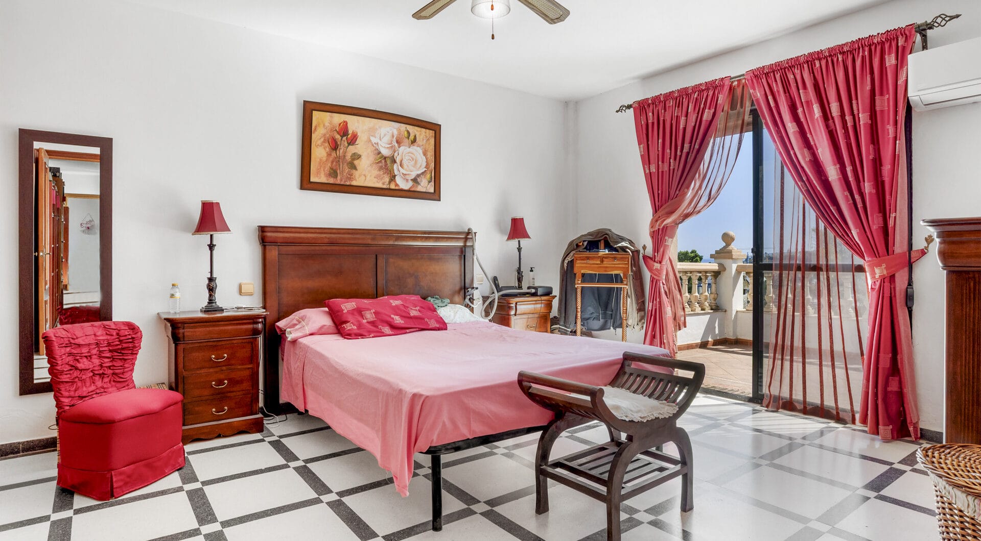Large 6 Bedroom Villa with Sea and Mountain Views in Estepona