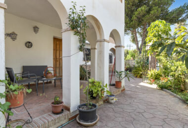Large 6 Bedroom Villa with Sea and Mountain Views in Estepona