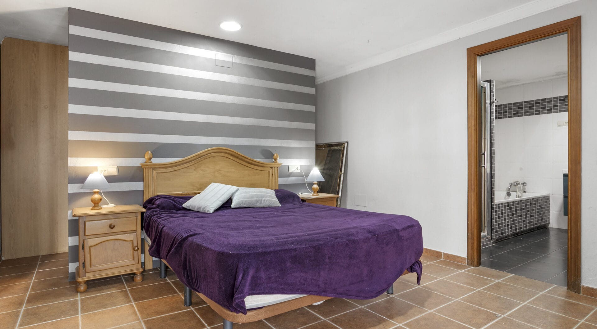 Large 6 Bedroom Villa with Sea and Mountain Views in Estepona