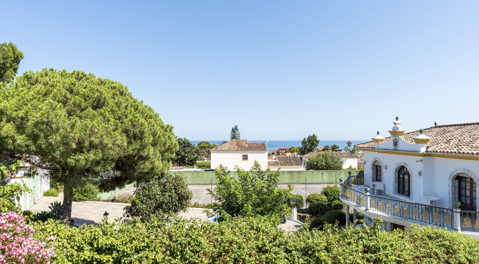 Large 6 Bedroom Villa with Sea and Mountain Views in Estepona