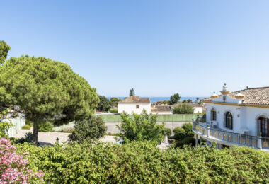 Large 6 Bedroom Villa with Sea and Mountain Views in Estepona