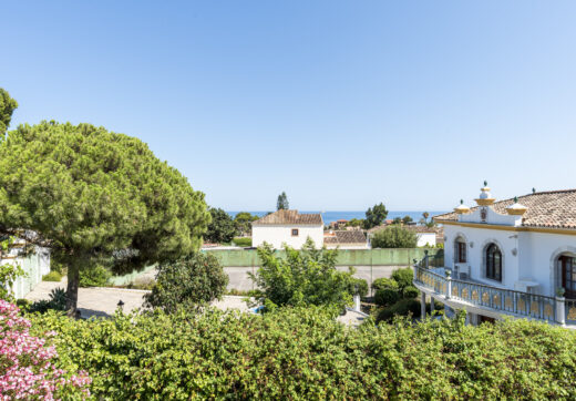 Large 6 Bedroom Villa with Sea and Mountain Views in Estepona
