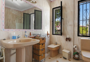Large 6 Bedroom Villa with Sea and Mountain Views in Estepona