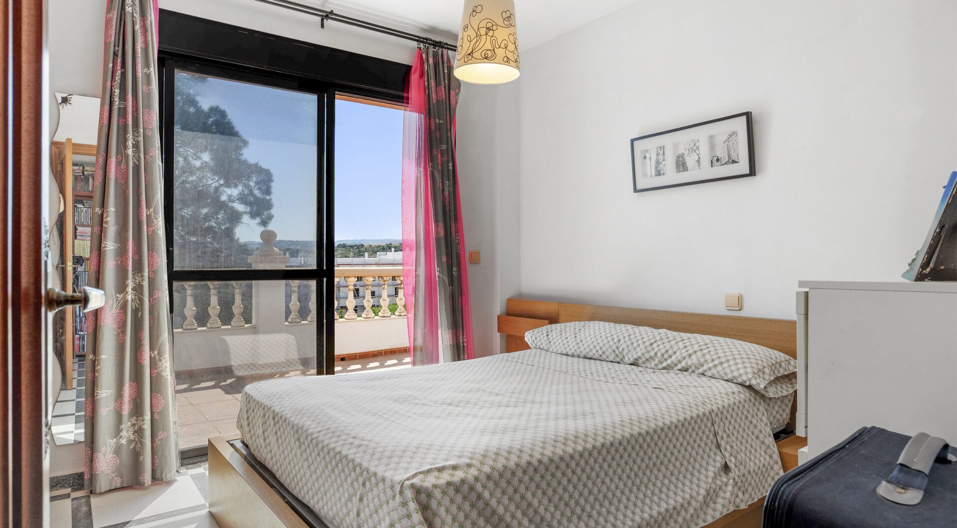 Large 6 Bedroom Villa with Sea and Mountain Views in Estepona
