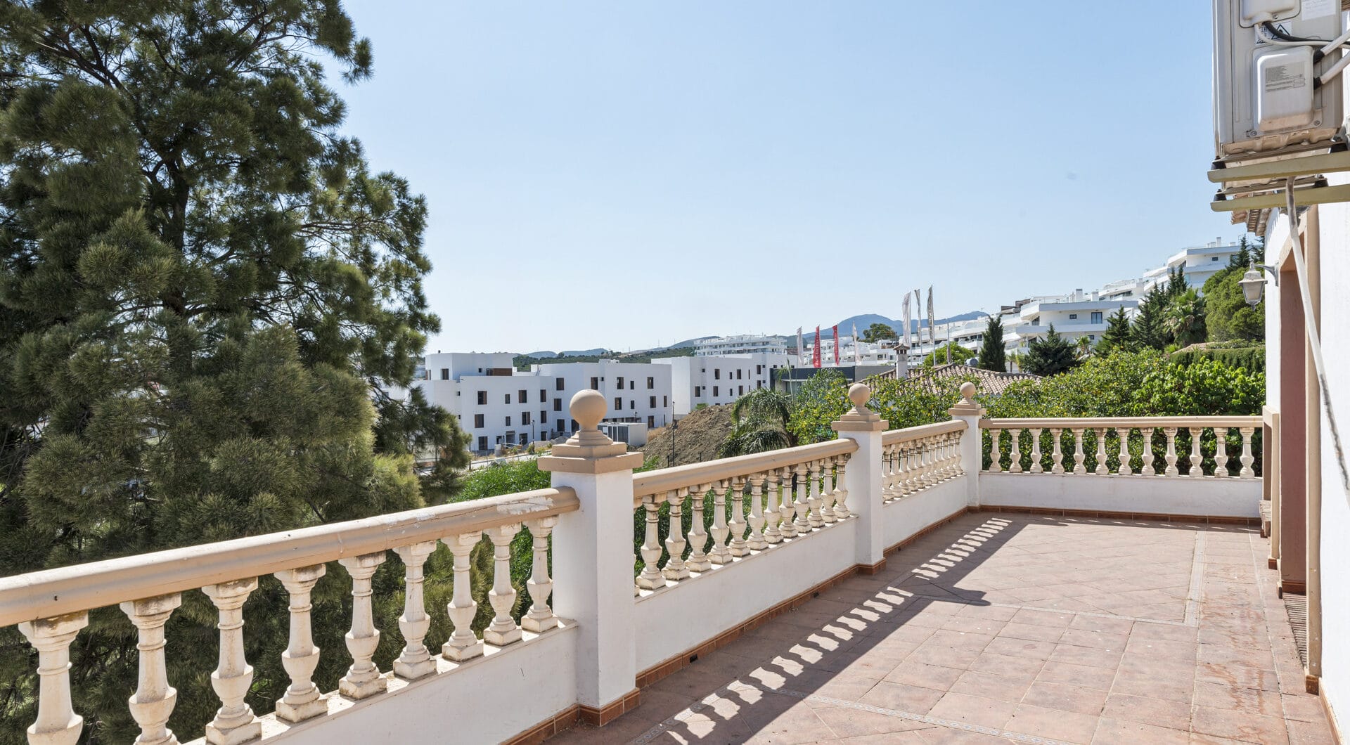 Large 6 Bedroom Villa with Sea and Mountain Views in Estepona