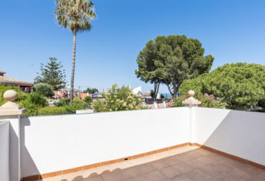 Large 6 Bedroom Villa with Sea and Mountain Views in Estepona