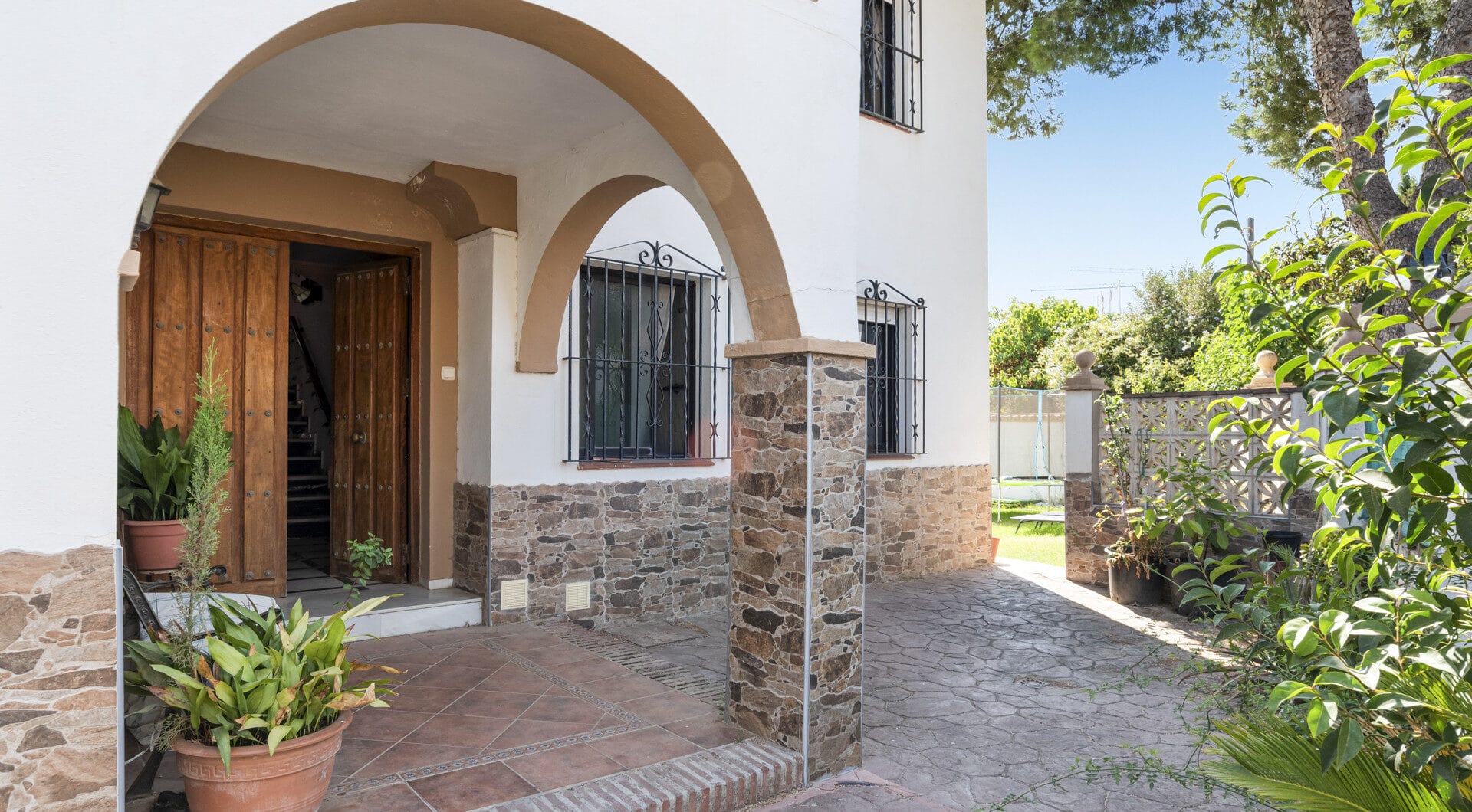 Large 6 Bedroom Villa with Sea and Mountain Views in Estepona