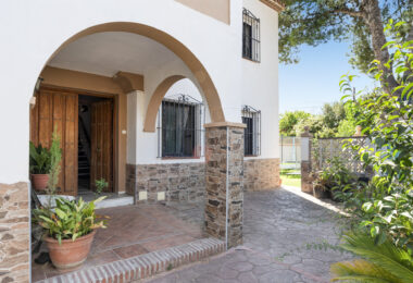 Large 6 Bedroom Villa with Sea and Mountain Views in Estepona