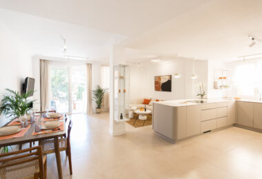 Fully Renovated 2-Bedroom Apartment Just 150m from the Beach – With Access to 4-Star Hotel Facilities