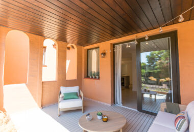 Fully Renovated 2-Bedroom Apartment Just 150m from the Beach – With Access to 4-Star Hotel Facilities