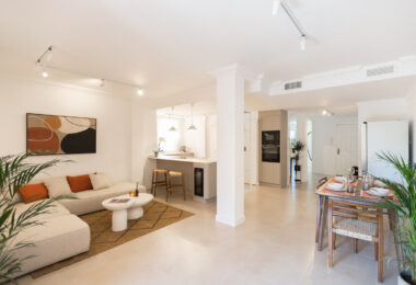 Fully Renovated 2-Bedroom Apartment Just 150m from the Beach – With Access to 4-Star Hotel Facilities