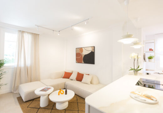 Fully Renovated 2-Bedroom Apartment Just 150m from the Beach – With Access to 4-Star Hotel Facilities