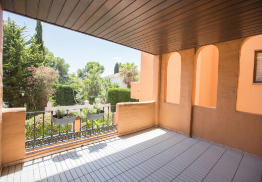 Fully Renovated 2-Bedroom Apartment Just 150m from the Beach – With Access to 4-Star Hotel Facilities