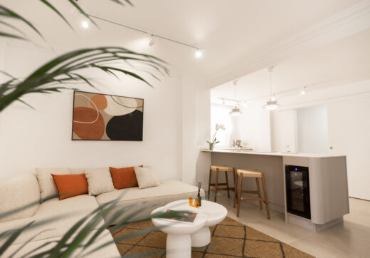 Fully Renovated 2-Bedroom Apartment Just 150m from the Beach – With Access to 4-Star Hotel Facilities