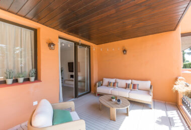 Fully Renovated 2-Bedroom Apartment Just 150m from the Beach – With Access to 4-Star Hotel Facilities