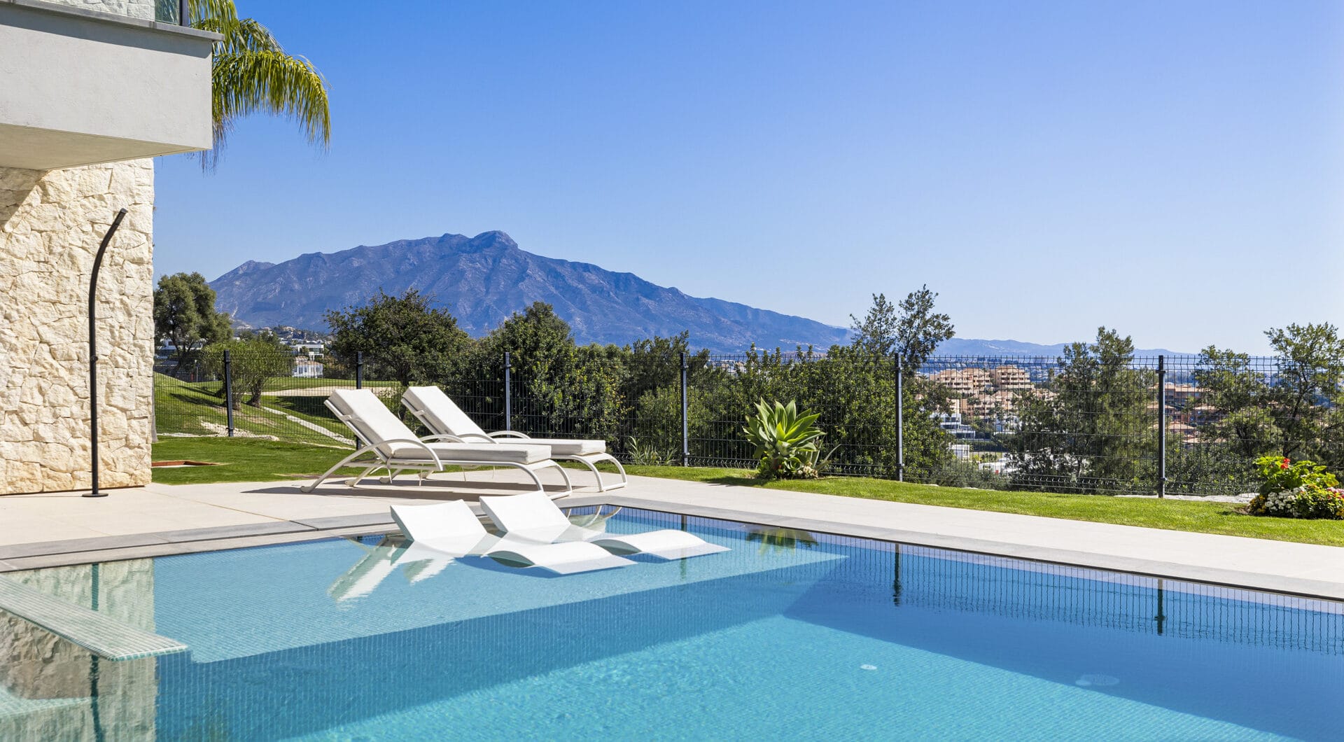 Contemporary Luxury with Panoramic Views in La Alquería