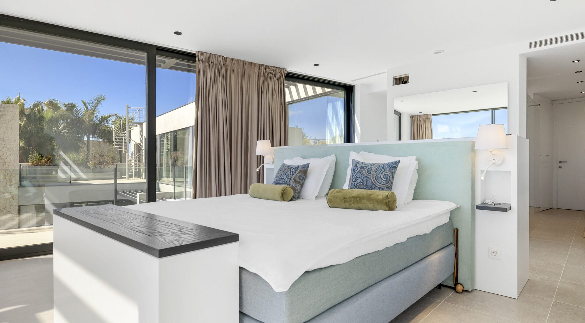 Contemporary Luxury with Panoramic Views in La Alquería