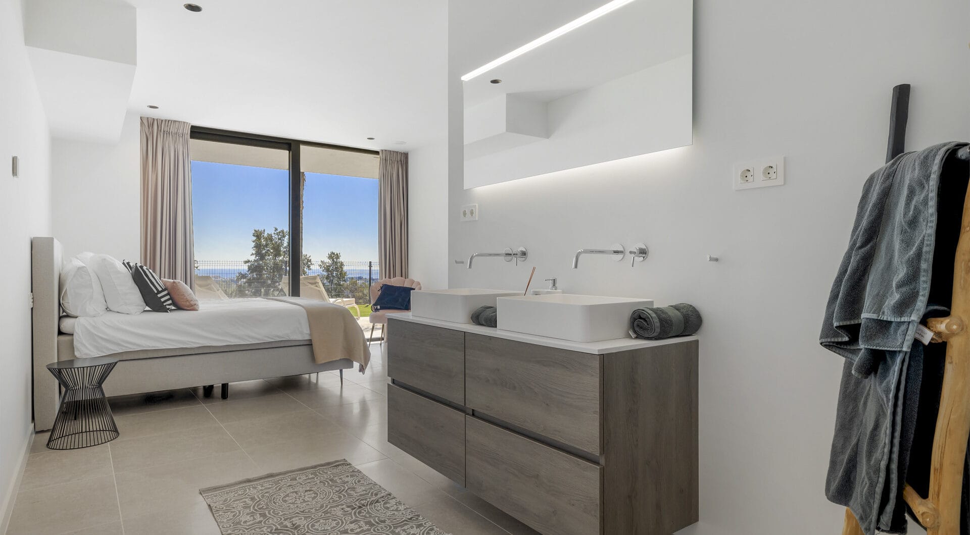 Contemporary Luxury with Panoramic Views in La Alquería