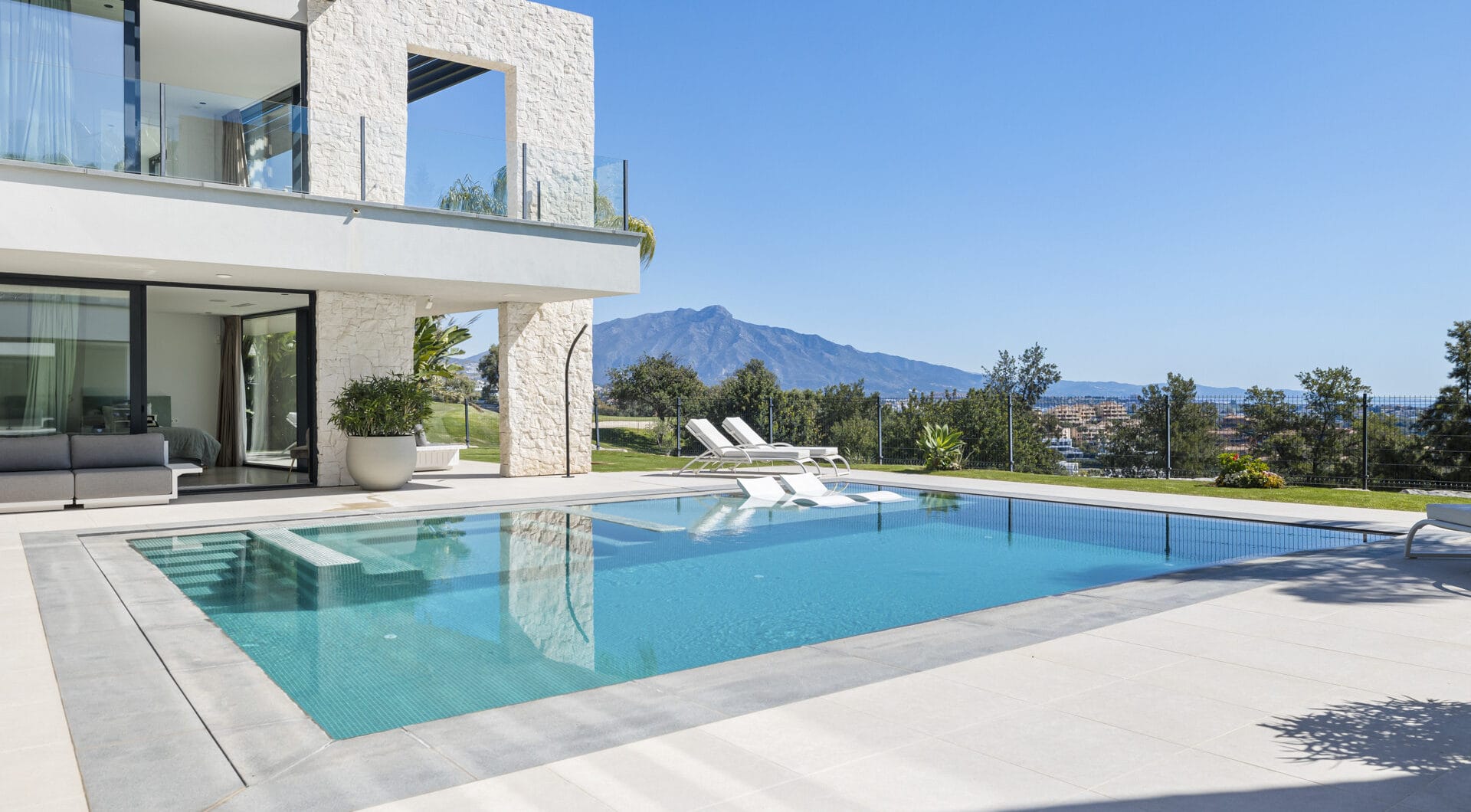 Contemporary Luxury with Panoramic Views in La Alquería