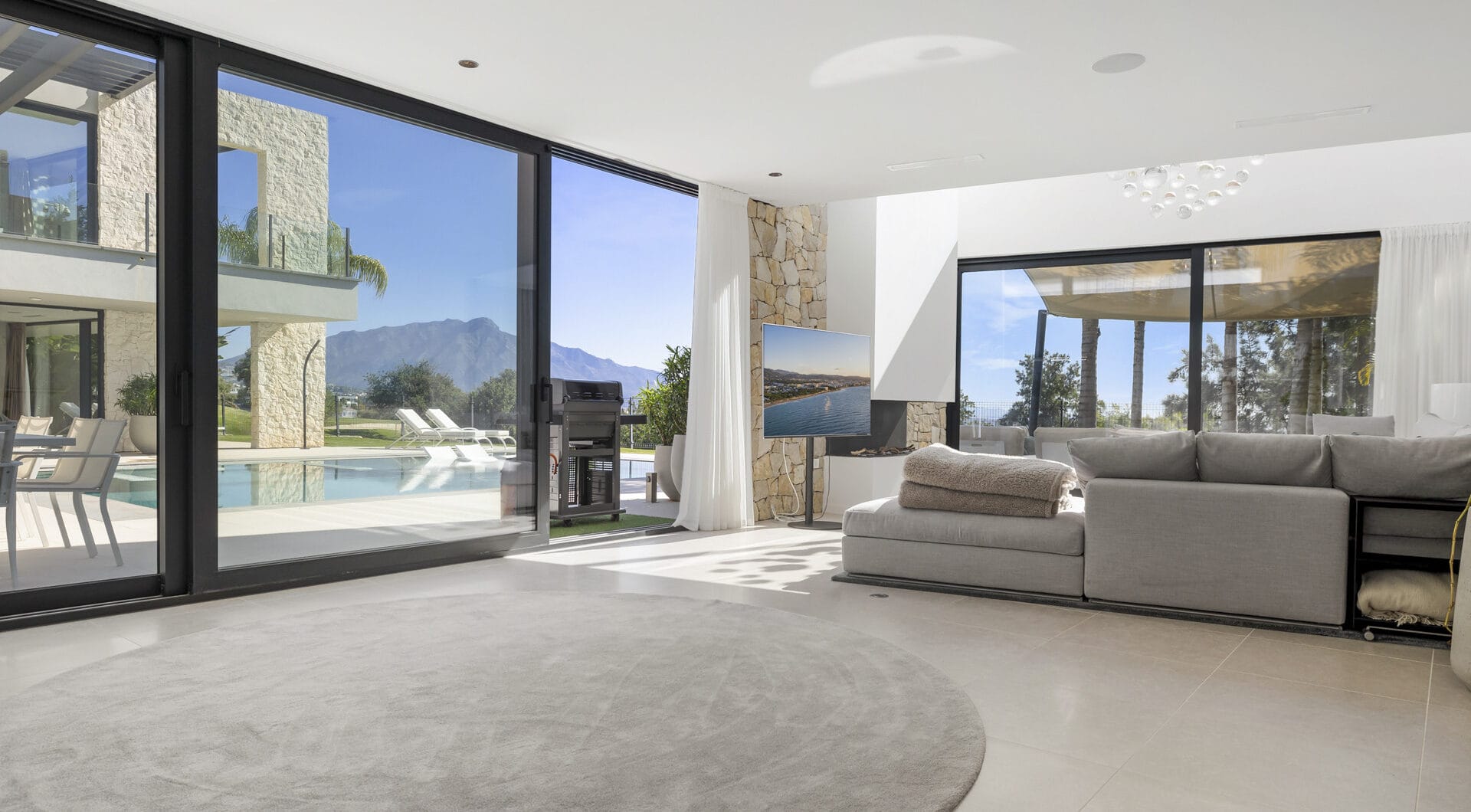 Contemporary Luxury with Panoramic Views in La Alquería