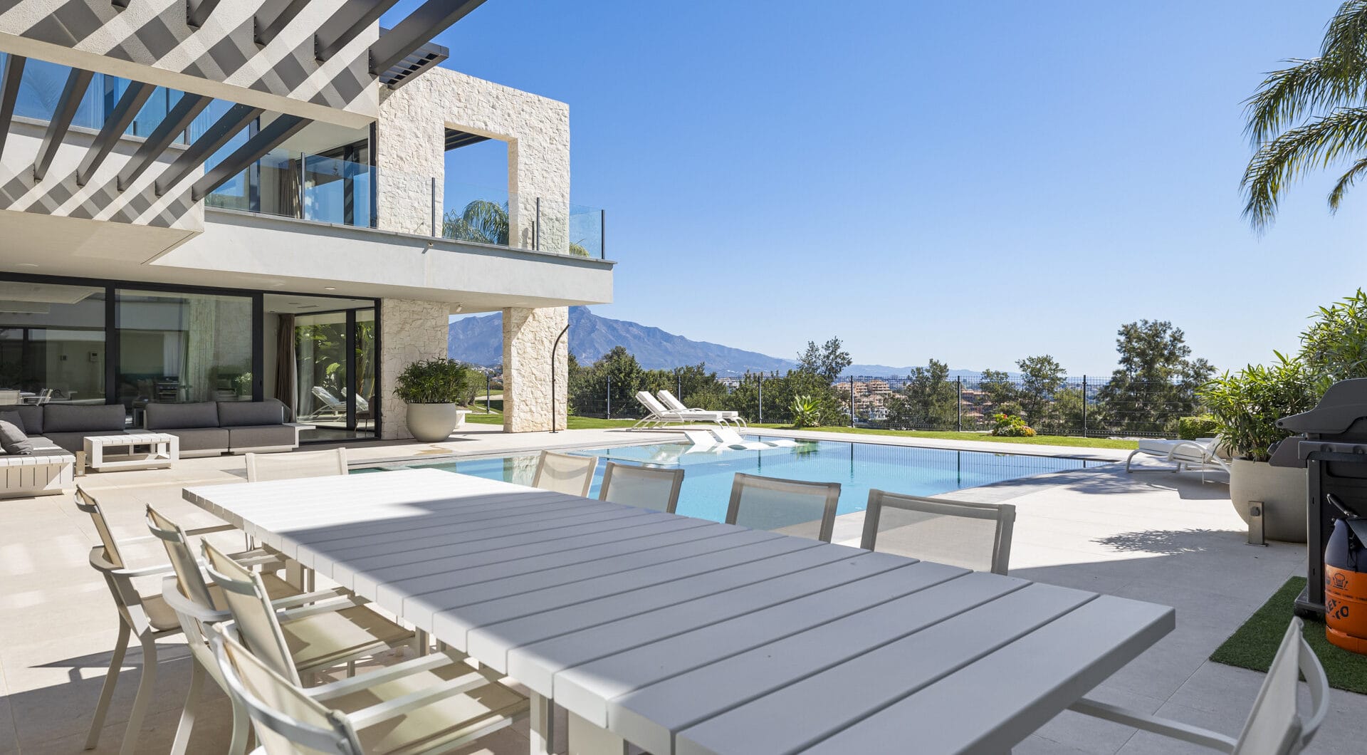 Contemporary Luxury with Panoramic Views in La Alquería
