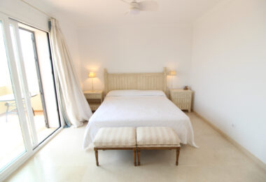 BEAUTIFULL AND PRIVATE SEMIDETACHED   OPEN VIEWS TO THE SEA