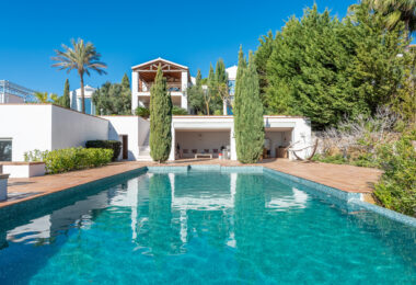 Luxurious Villa with Stunning Views in La Reserva Sotogrande