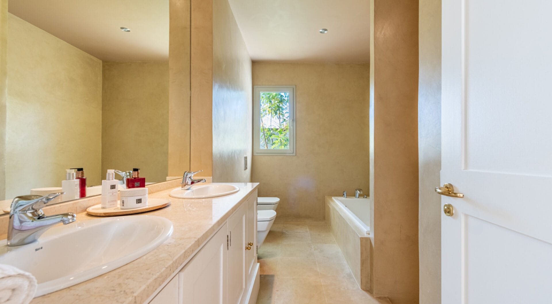 Luxurious Villa with Stunning Views in La Reserva Sotogrande