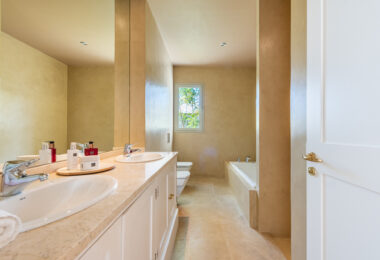 Luxurious Villa with Stunning Views in La Reserva Sotogrande