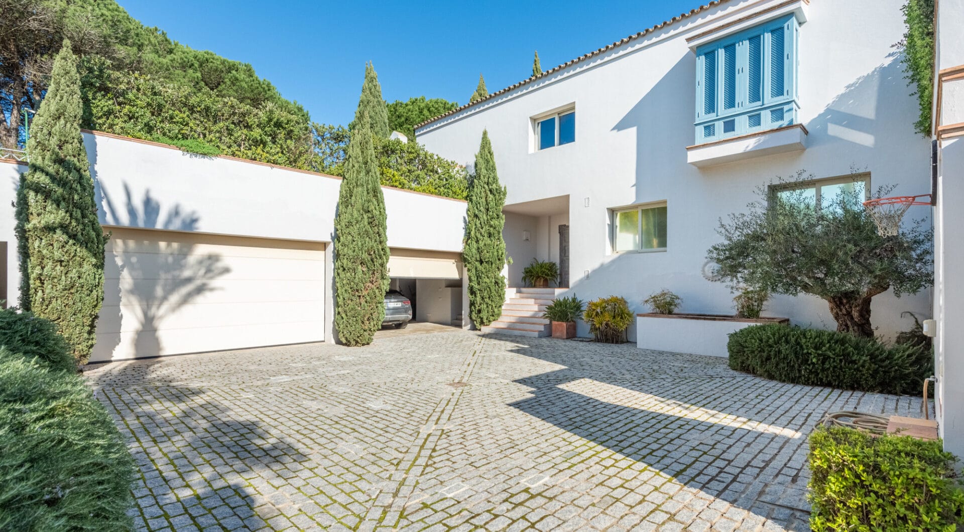 Luxurious Villa with Stunning Views in La Reserva Sotogrande