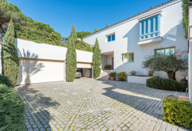 Luxurious Villa with Stunning Views in La Reserva Sotogrande