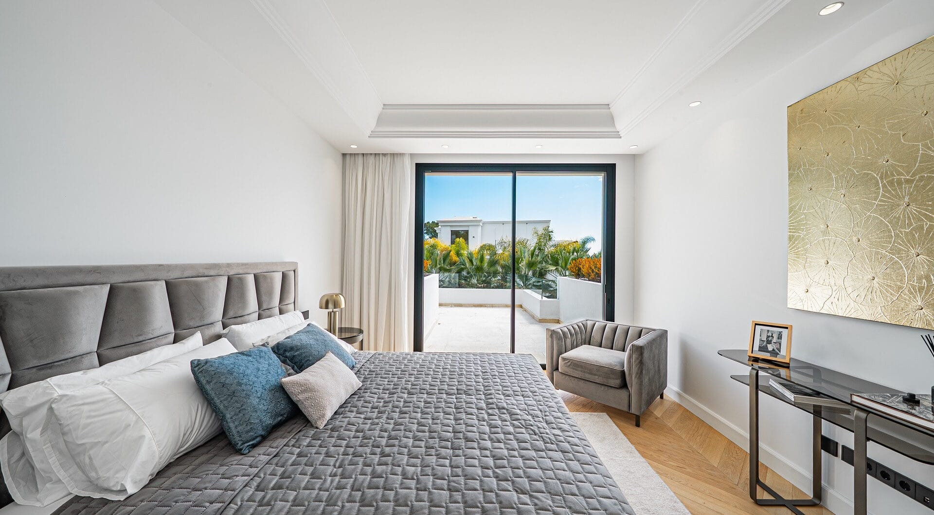 Elegant 6–7 Bedroom Villas in Las Lomas del Marbella Club, Golden Mile