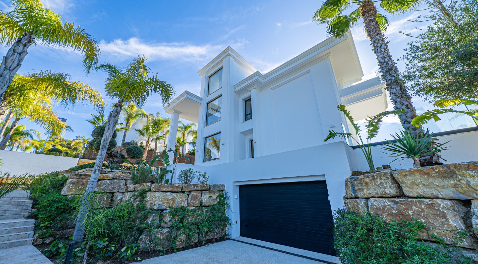 Elegant 6–7 Bedroom Villas in Las Lomas del Marbella Club, Golden Mile