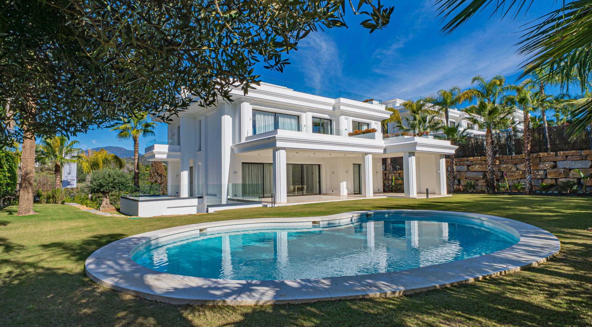 Elegant 6–7 Bedroom Villas in Las Lomas del Marbella Club, Golden Mile