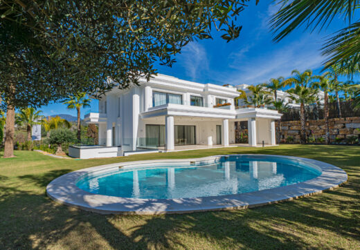 Elegant 6–7 Bedroom Villas in Las Lomas del Marbella Club, Golden Mile