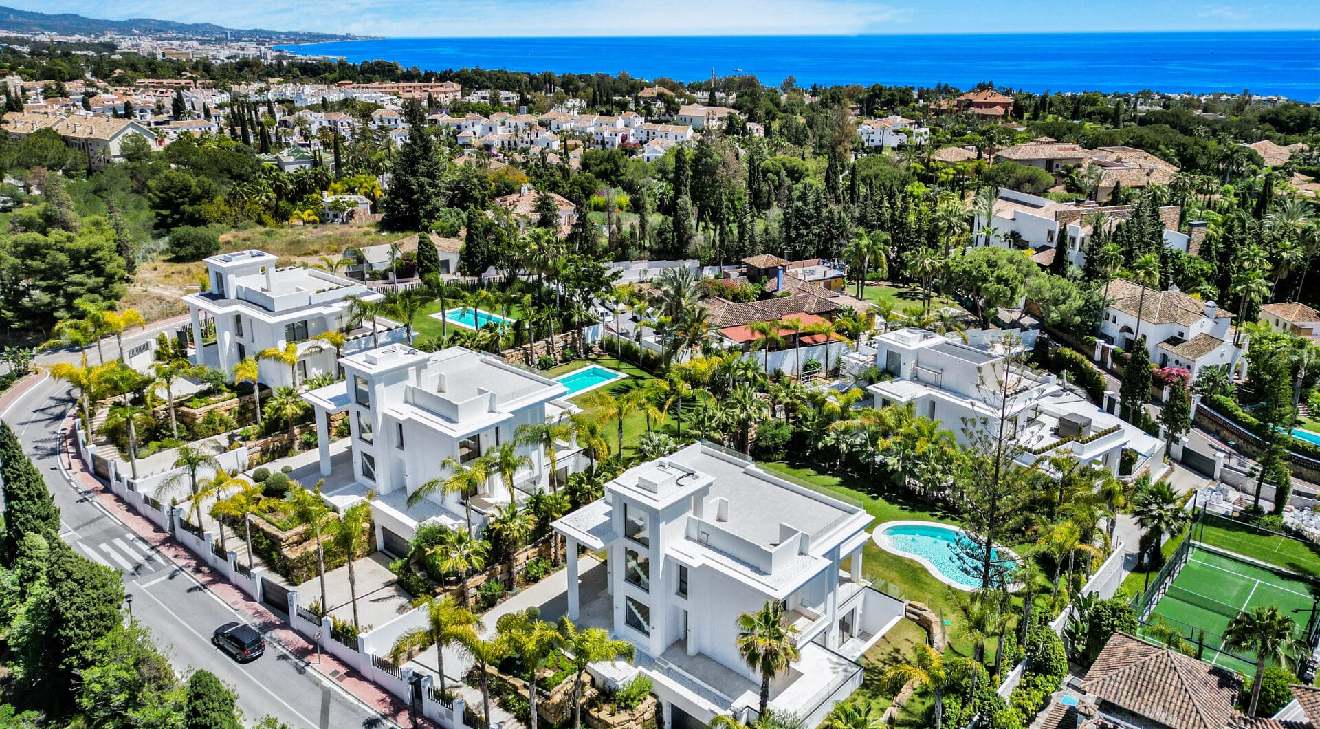 Elegant 6–7 Bedroom Villas in Las Lomas del Marbella Club, Golden Mile