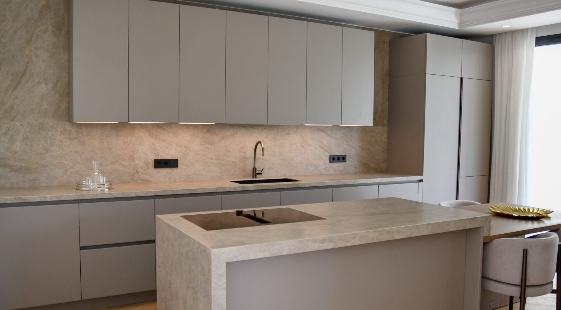 Elegant 6–7 Bedroom Villas in Las Lomas del Marbella Club, Golden Mile