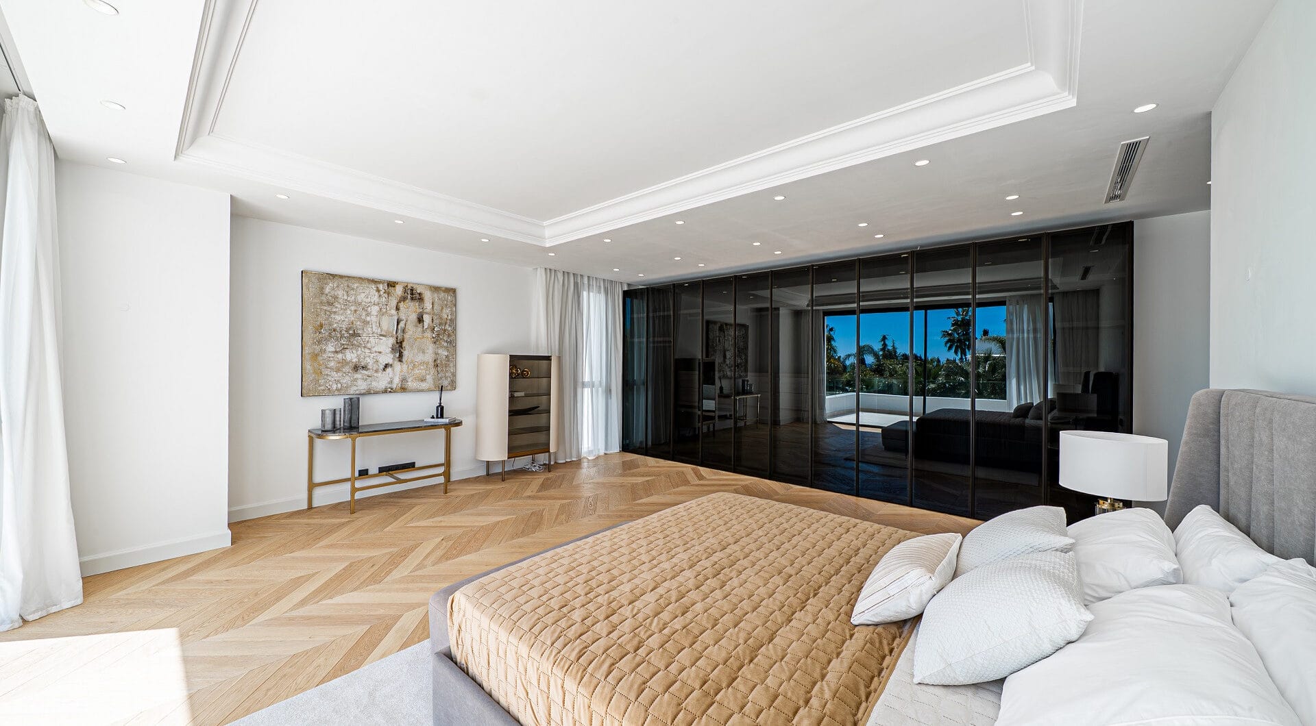 Elegant 6–7 Bedroom Villas in Las Lomas del Marbella Club, Golden Mile