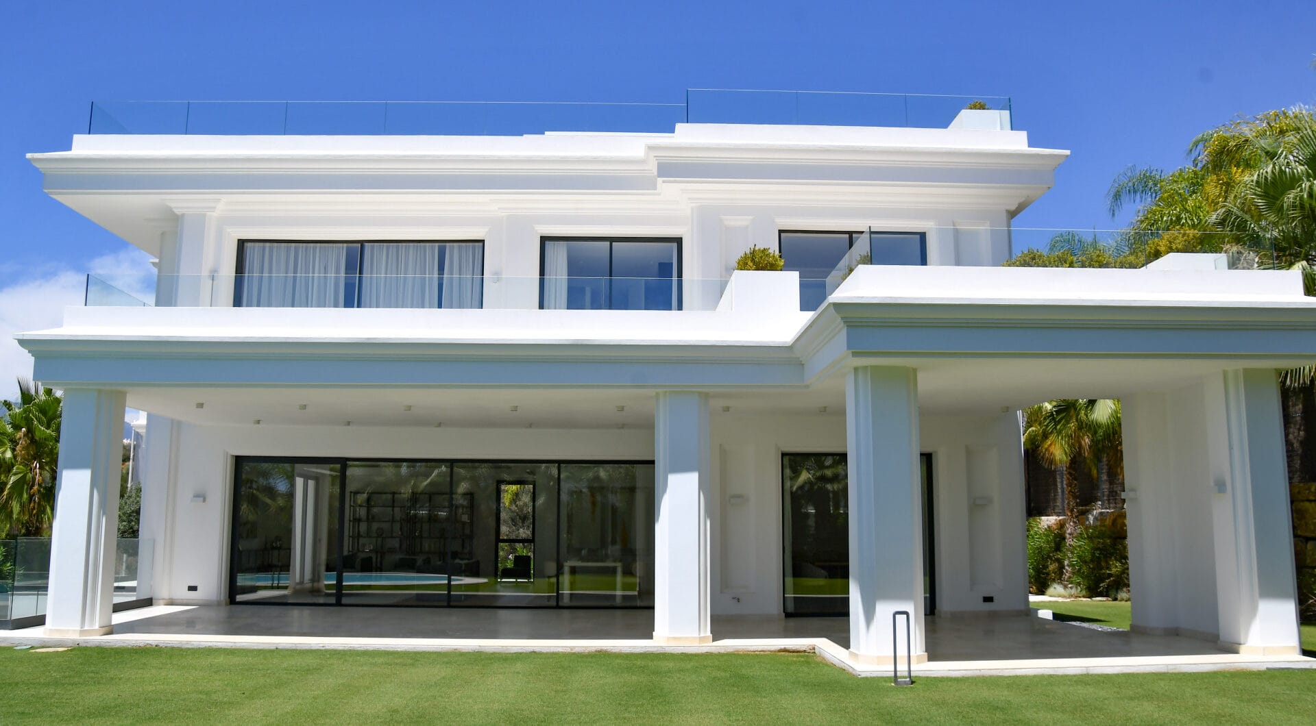 Elegant 6–7 Bedroom Villas in Las Lomas del Marbella Club, Golden Mile