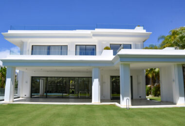 Elegant 6–7 Bedroom Villas in Las Lomas del Marbella Club, Golden Mile