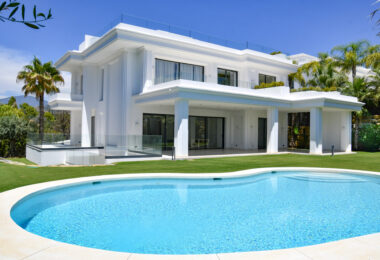 Elegant 6–7 Bedroom Villas in Las Lomas del Marbella Club, Golden Mile