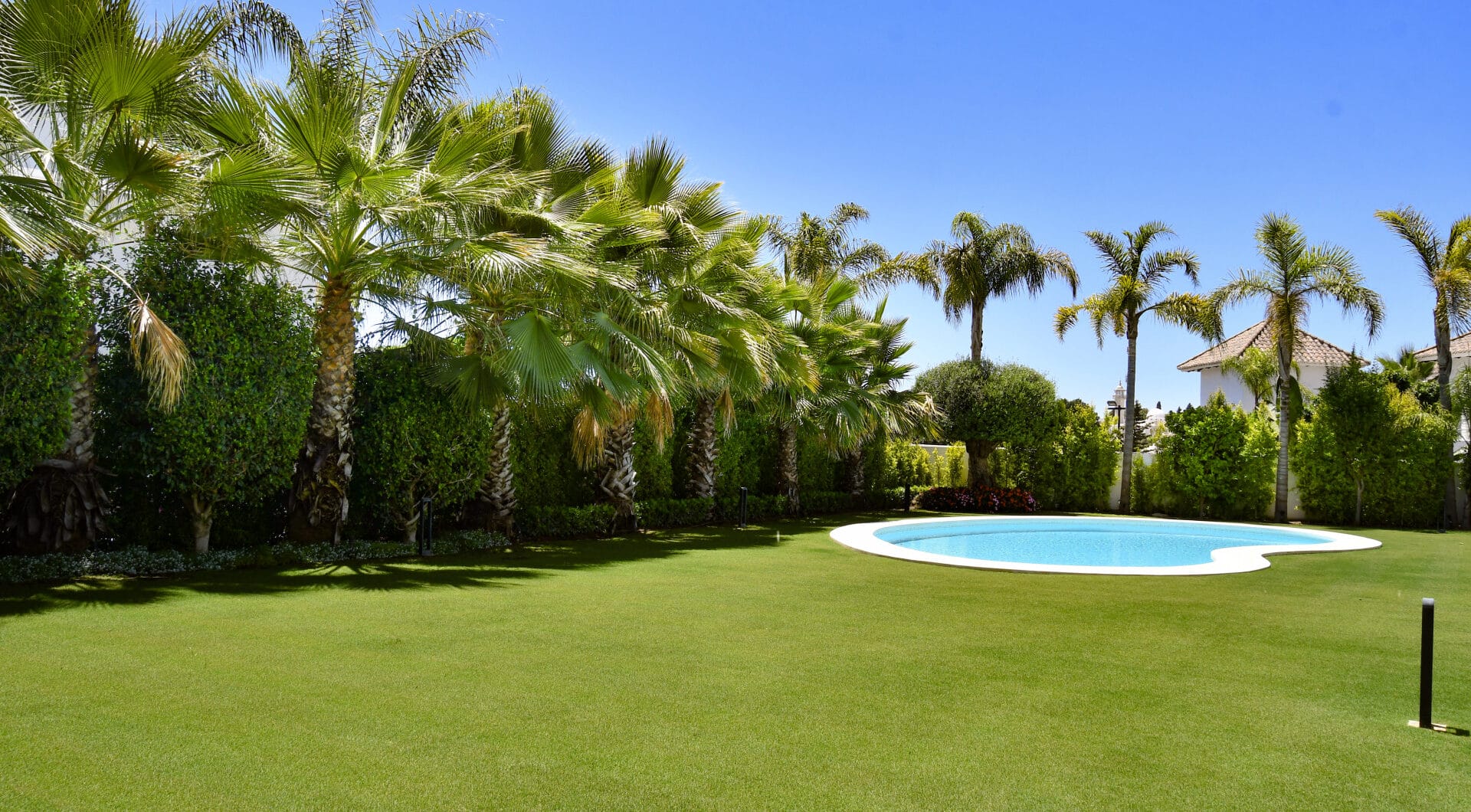 Elegant 6–7 Bedroom Villas in Las Lomas del Marbella Club, Golden Mile