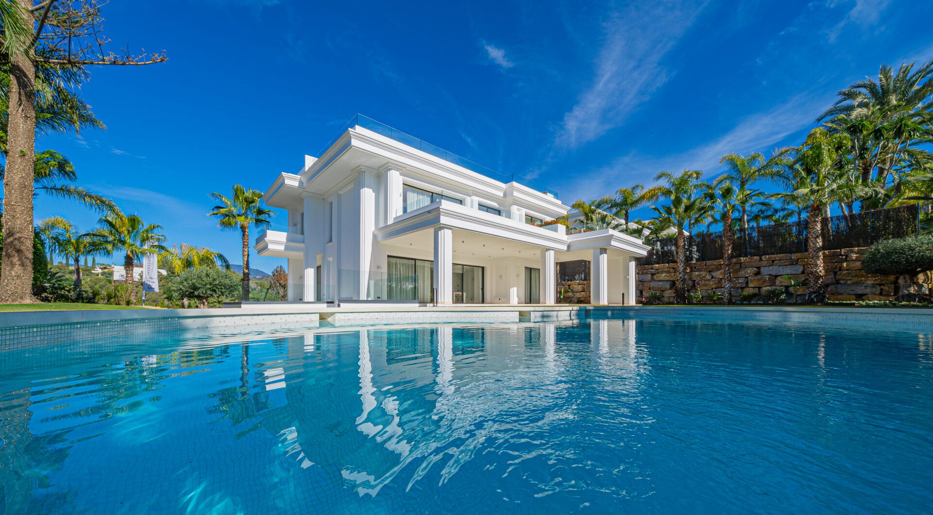 Elegant 6–7 Bedroom Villas in Las Lomas del Marbella Club, Golden Mile