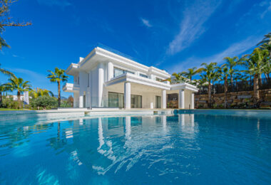 Elegant 6–7 Bedroom Villas in Las Lomas del Marbella Club, Golden Mile