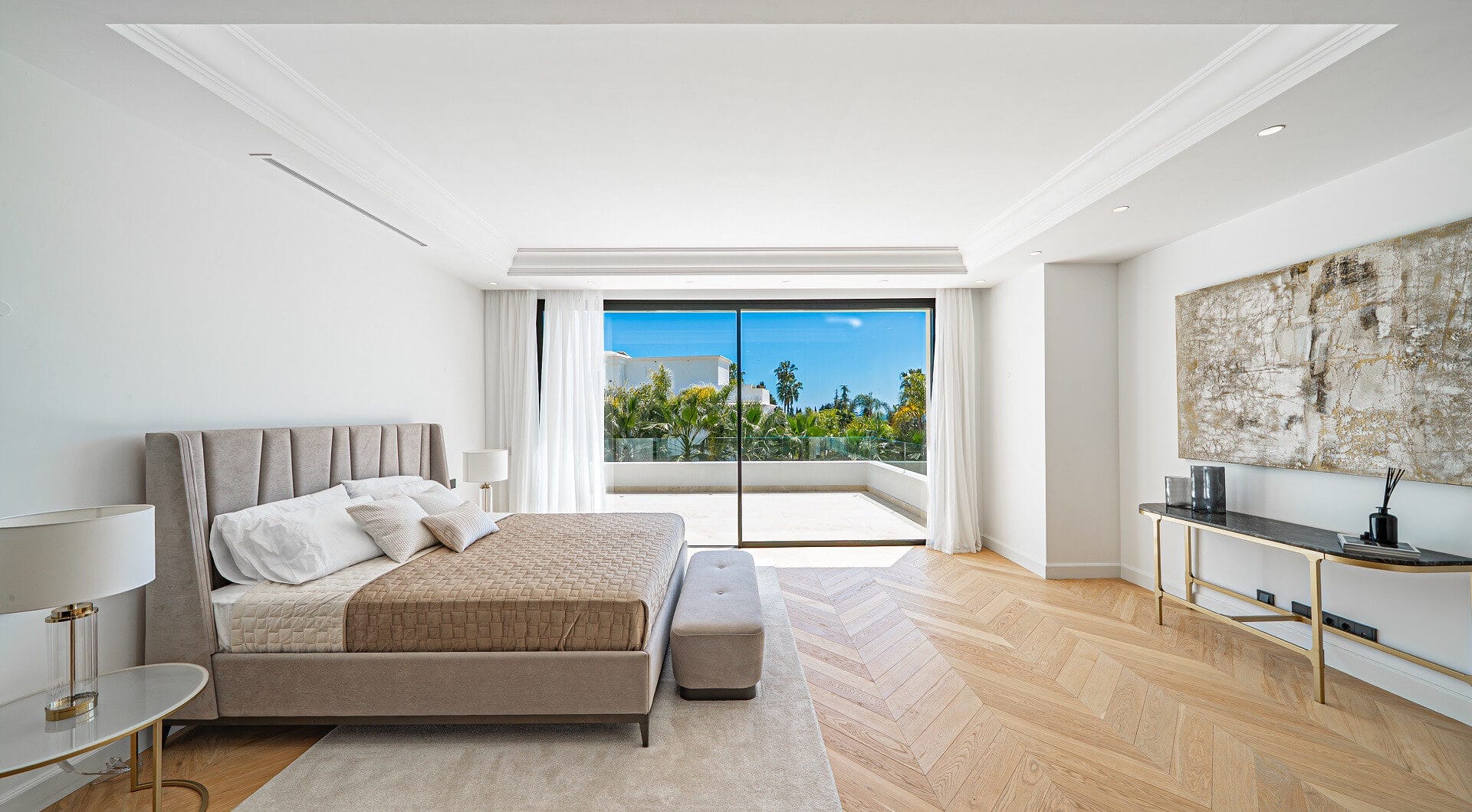 Elegant 6–7 Bedroom Villas in Las Lomas del Marbella Club, Golden Mile